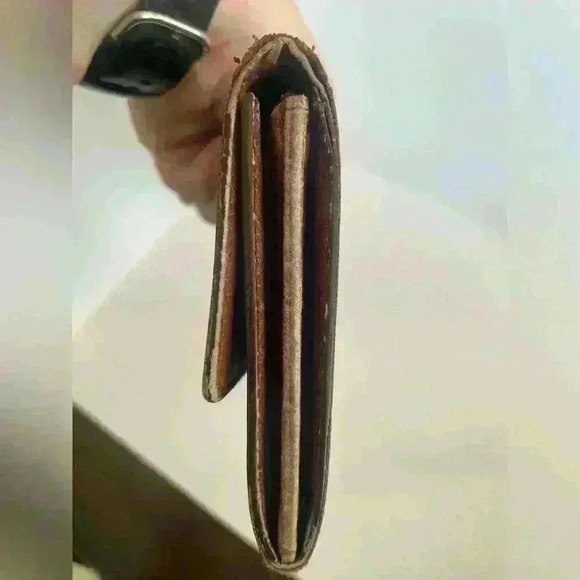 Louis Vuitton Authentic Monogram Sarah Wallet (Has Lots Of Wear) - Picture 7 of 13